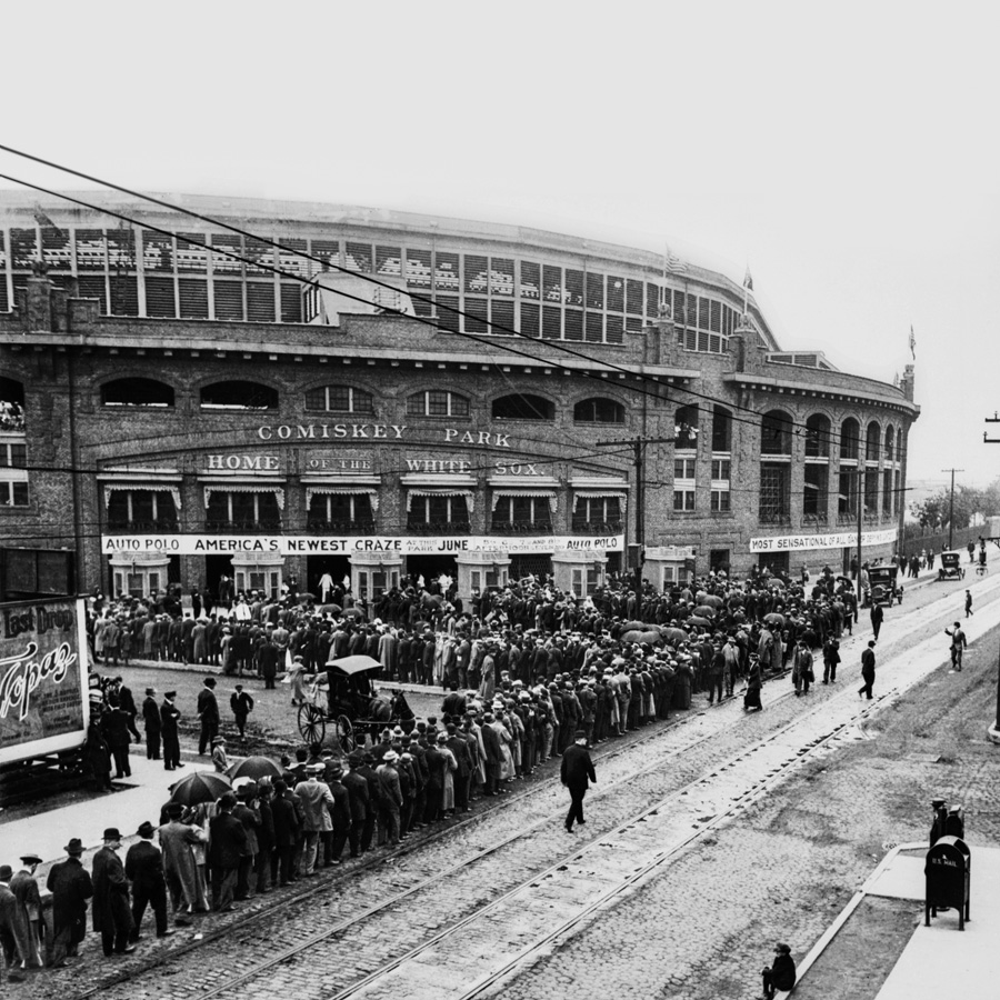 The line outside Comiskey Park in 1913